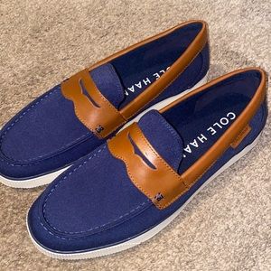 Cole Haan Nantucket Penny Loafer (Navy Textile/Tan)(Men’s 11)